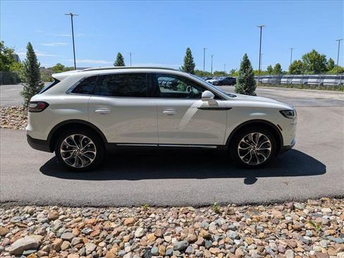 Used 2022 Lincoln Nautilus Reserve AWD/4WD image 6