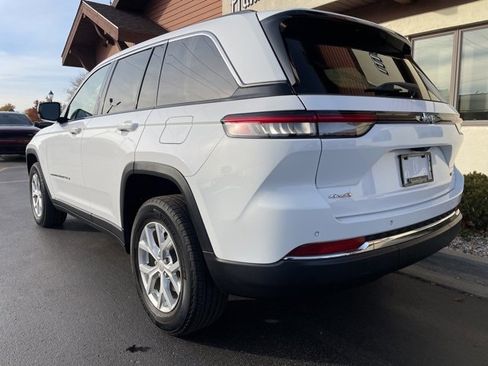 Certified 2023 Jeep Grand Cherokee Limited w/ Trailer Tow Prep Group (B) image 6