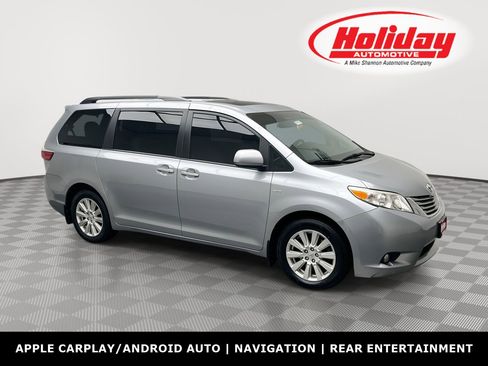 Used 2017 Toyota Sienna XLE Premium image 1