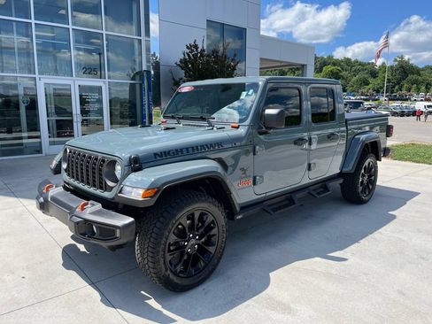 Used 2025 Jeep Gladiator Mojave AWD/4WD image 1