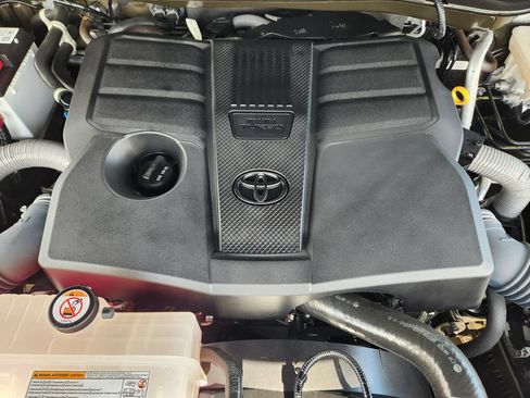 Used 2024 Toyota Tundra SR5 w/ SR5 Convenience Package AWD/4WD image 30