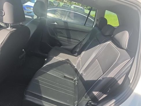 Used 2023 Volkswagen Tiguan SE AWD/4WD image 7