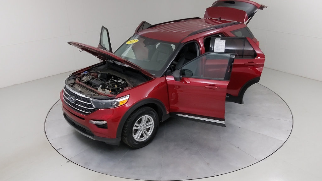 Certified 2022 Ford Explorer XLT w/ Equipment Group 202A AWD/4WD image 55