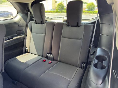 Used 2020 Nissan Pathfinder SV AWD/4WD image 17