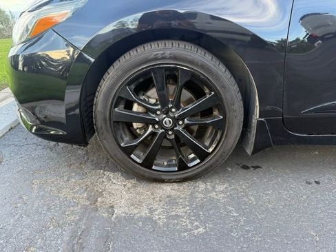 Used 2018 Nissan Altima 2.5 SR w/ SR Midnight Edition image 27