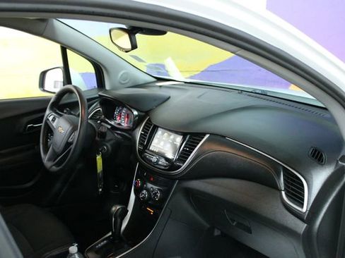 Used 2019 Chevrolet Trax LT image 12