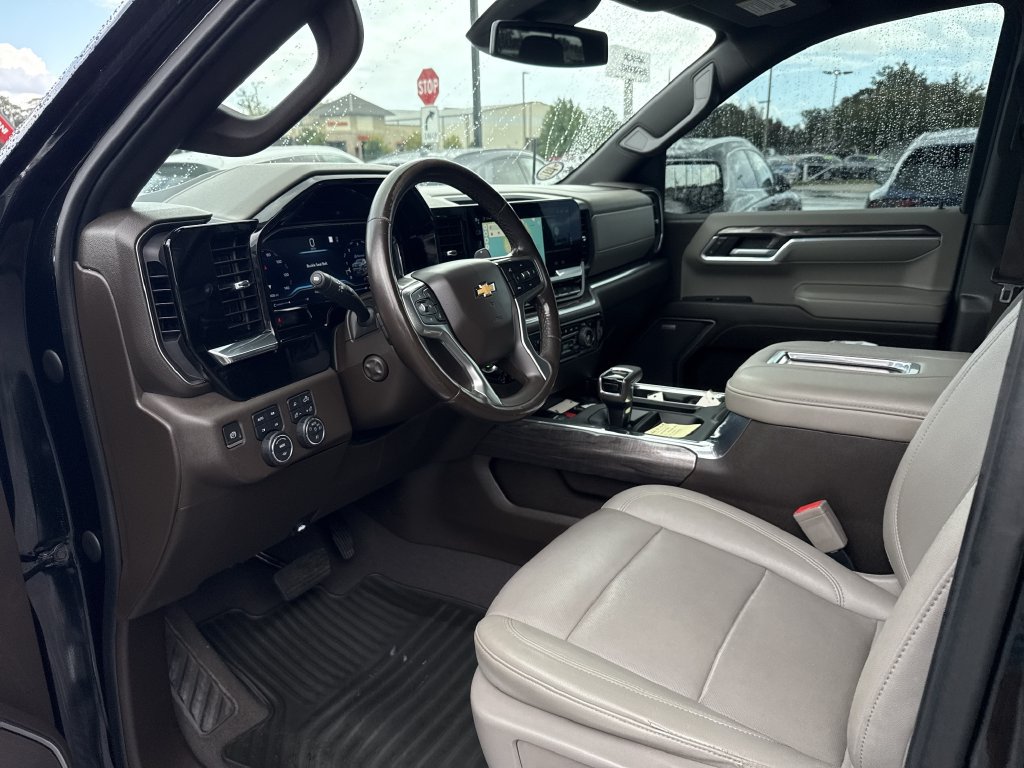 Used 2022 Chevrolet Silverado 1500 LTZ w/ LTZ Premium Package AWD/4WD image 9