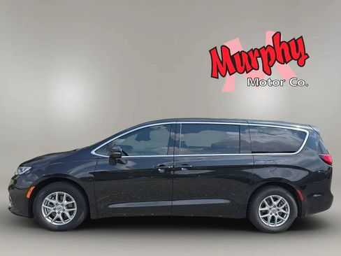 Used 2023 Chrysler Pacifica Touring-L FWD image 5