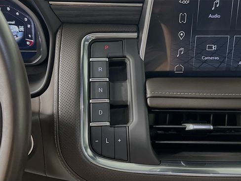 Used 2023 GMC Yukon SLT w/ Max Trailering Package AWD/4WD image 23