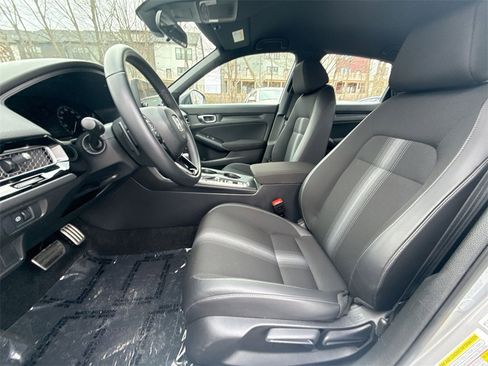 Used 2025 Honda Civic Sport image 13