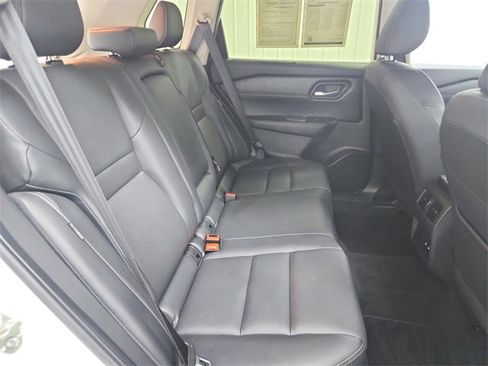 Used 2025 Nissan Rogue SL w/ Tech Package image 41