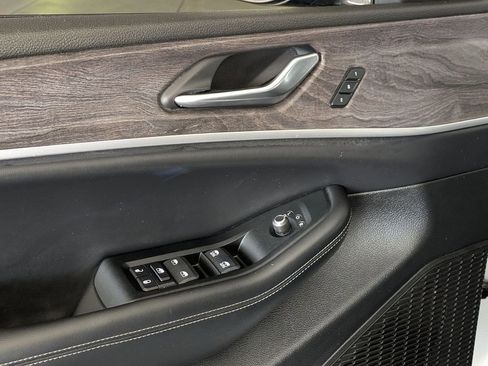 Used 2024 Jeep Grand Cherokee L Limited w/ Luxury Tech Group II image 13