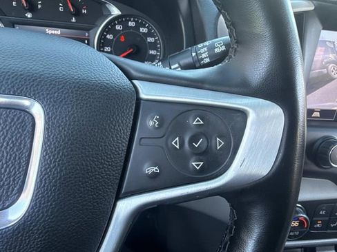 Used 2023 GMC Terrain SLT image 31