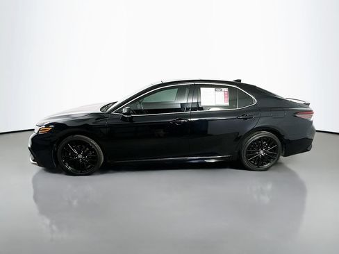 Used 2022 Toyota Camry XSE FWD image 5