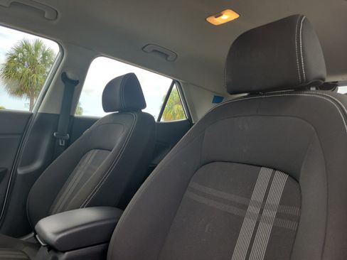 Used 2021 Hyundai Venue SEL FWD image 20