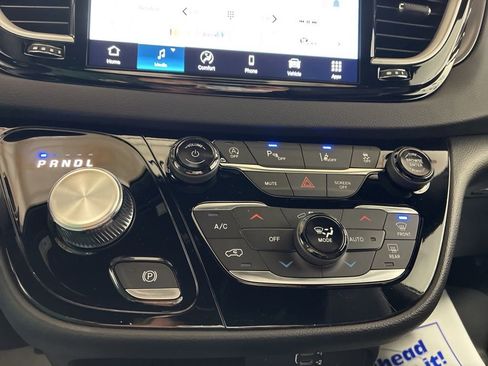 New 2026 Chrysler Voyager LX image 17