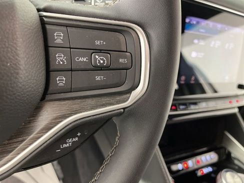 Used 2024 Jeep Wagoneer Series II w/ Flexible Seating Group image 22