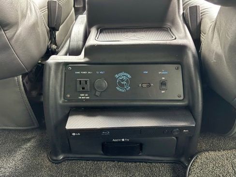Used 2020 Ford Transit 150 Low Roof AWD w/ Exterior Upgrade Package image 38