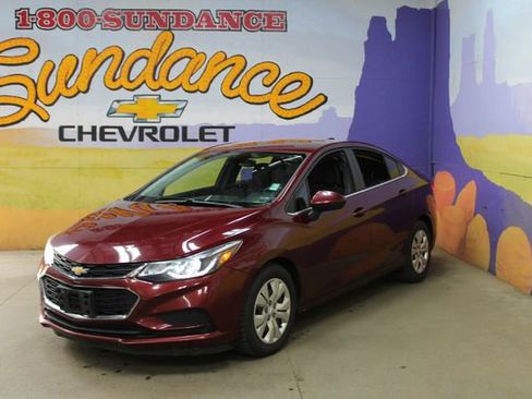 Used 2016 Chevrolet Cruze LT FWD image 2