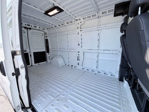 Used 2026 RAM ProMaster 2500 w/ Convenience Group FWD image 12
