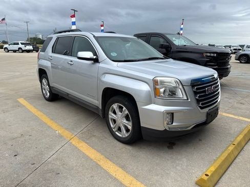 Used 2017 GMC Terrain SLE w/ Chrome Package FWD image 5
