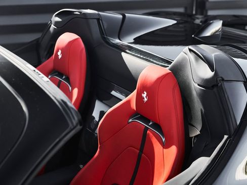 Used 2024 Ferrari SF90 Spider image 17