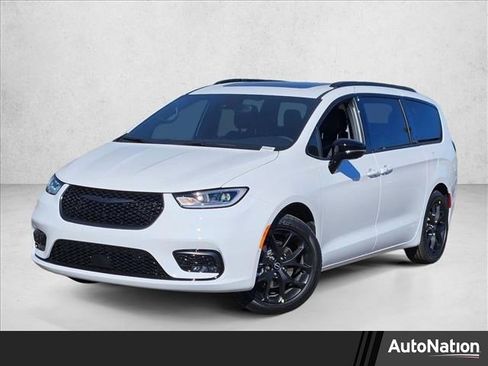 New 2026 Chrysler Pacifica Limited w/ S Appearance Package image 1