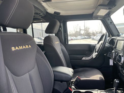 Used 2014 Jeep Wrangler Unlimited Sahara w/ Dual Top Group image 13