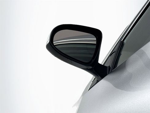 Used 2017 Toyota Camry SE image 5