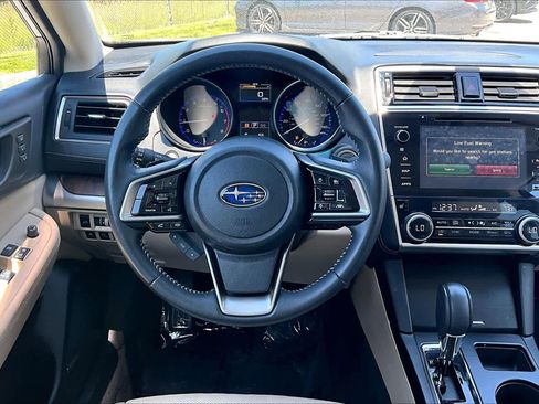 Used 2018 Subaru Outback 2.5i Limited AWD/4WD image 6