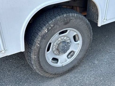 Used 2022 GMC Sierra 2500 Pro w/ Convenience Package RWD image 3