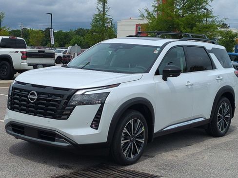 New 2026 Nissan Pathfinder Platinum FWD image 8