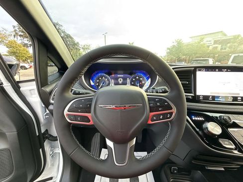 New 2026 Chrysler Pacifica Select image 13