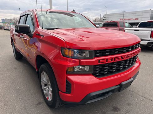 Used 2020 Chevrolet Silverado 1500 Custom w/ Custom Value Package image 3