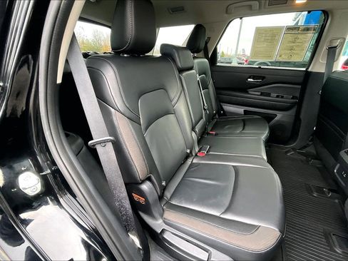 Used 2023 Nissan Pathfinder SL image 23