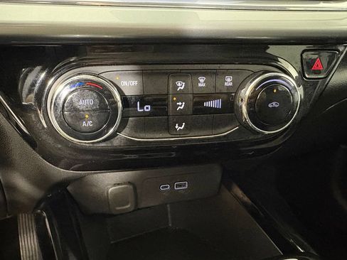 Used 2024 Chevrolet Trax LT FWD image 36