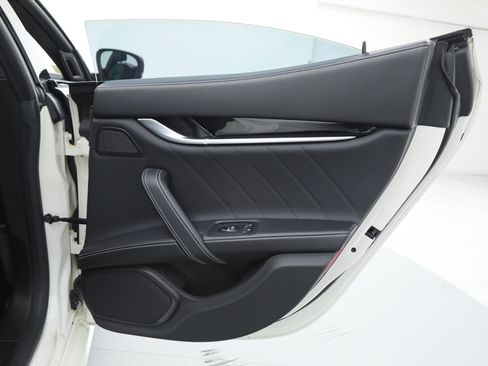 Certified 2023 Maserati Ghibli Modena RWD image 13