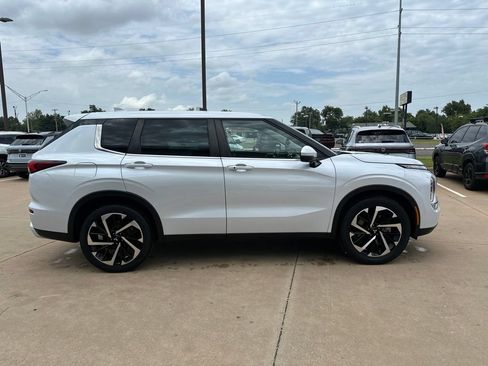 Used 2023 Mitsubishi Outlander SE FWD image 4