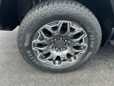 Used 2025 GMC Hummer EV 3X image 28