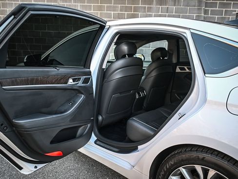 Used 2015 Hyundai Genesis 3.8 w/ Option Group 03 AWD/4WD image 10