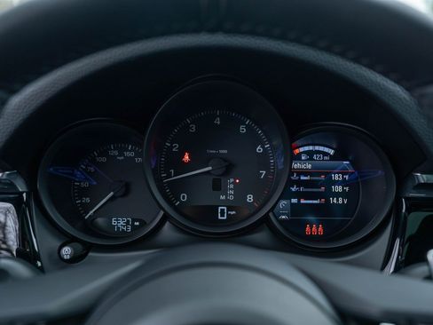 Certified 2025 Porsche Macan AWD/4WD image 27