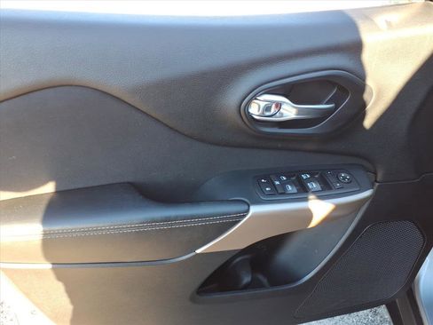 Used 2017 Jeep Cherokee Latitude image 18