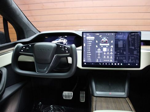 Used 2023 Tesla Model X image 36