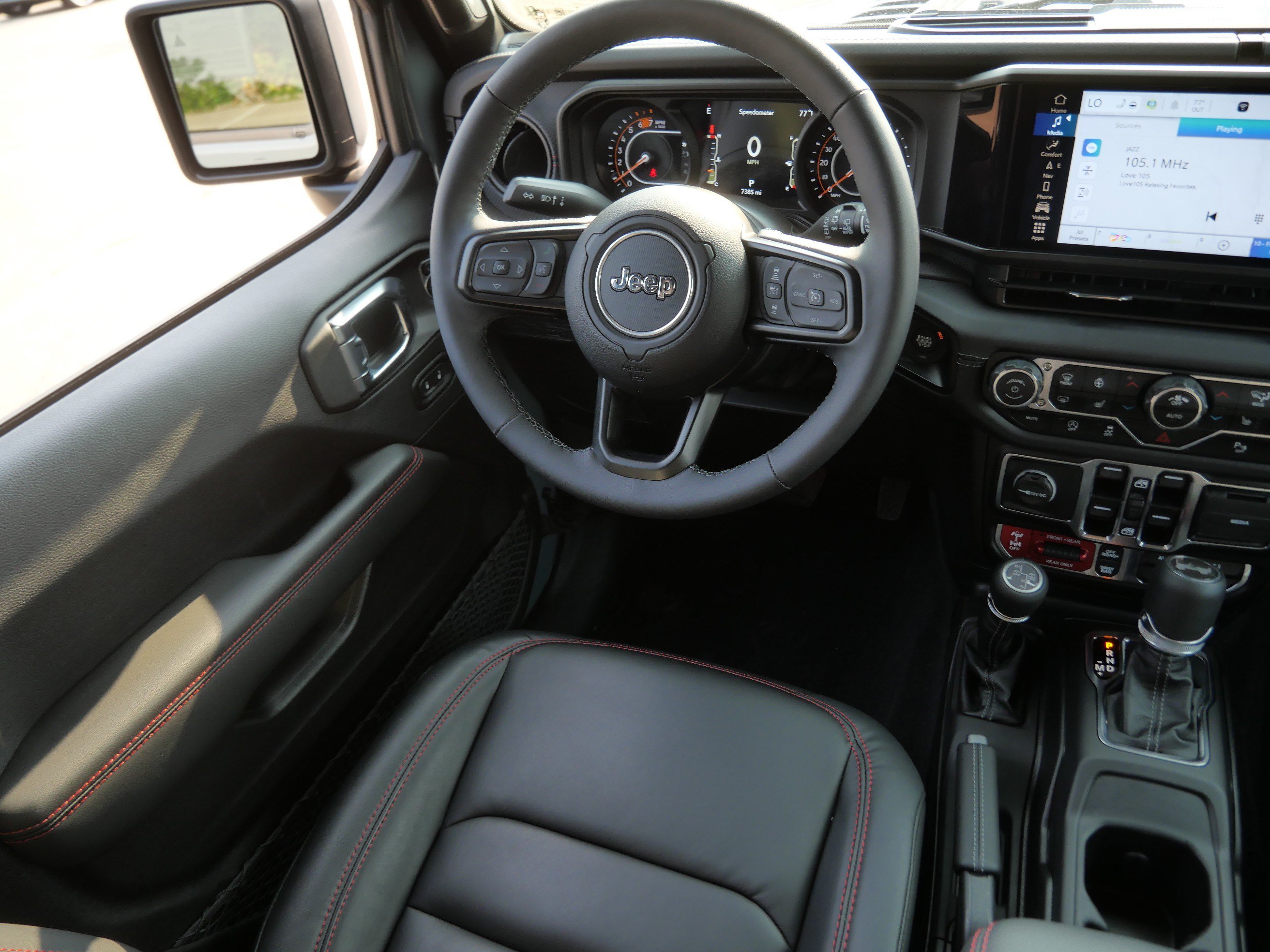 Used 2025 Jeep Wrangler Unlimited Rubicon AWD/4WD image 9