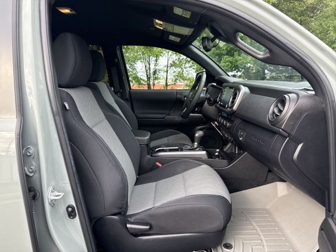 Used 2023 Toyota Tacoma TRD Sport w/ Technology Package AWD/4WD image 22