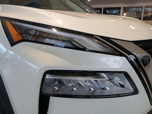 Used 2023 Nissan Rogue SV image 16