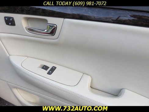 Used 2009 Cadillac DTS w/ Sun And Sound Package FWD image 24