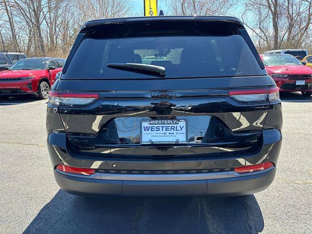 New 2026 Jeep Grand Cherokee Altitude AWD/4WD image 3