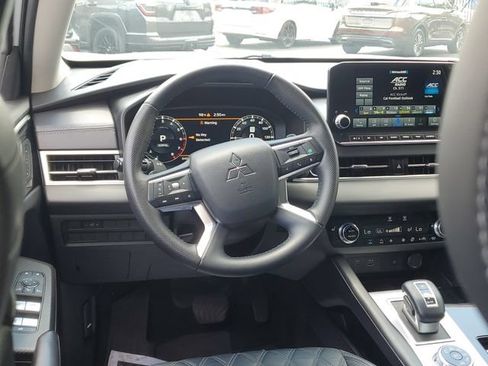 Used 2024 Mitsubishi Outlander SEL AWD/4WD image 13