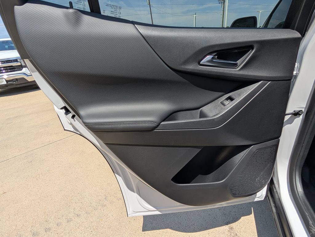 New 2027 Chevrolet Equinox LT w/ Convenience Package II FWD image 8